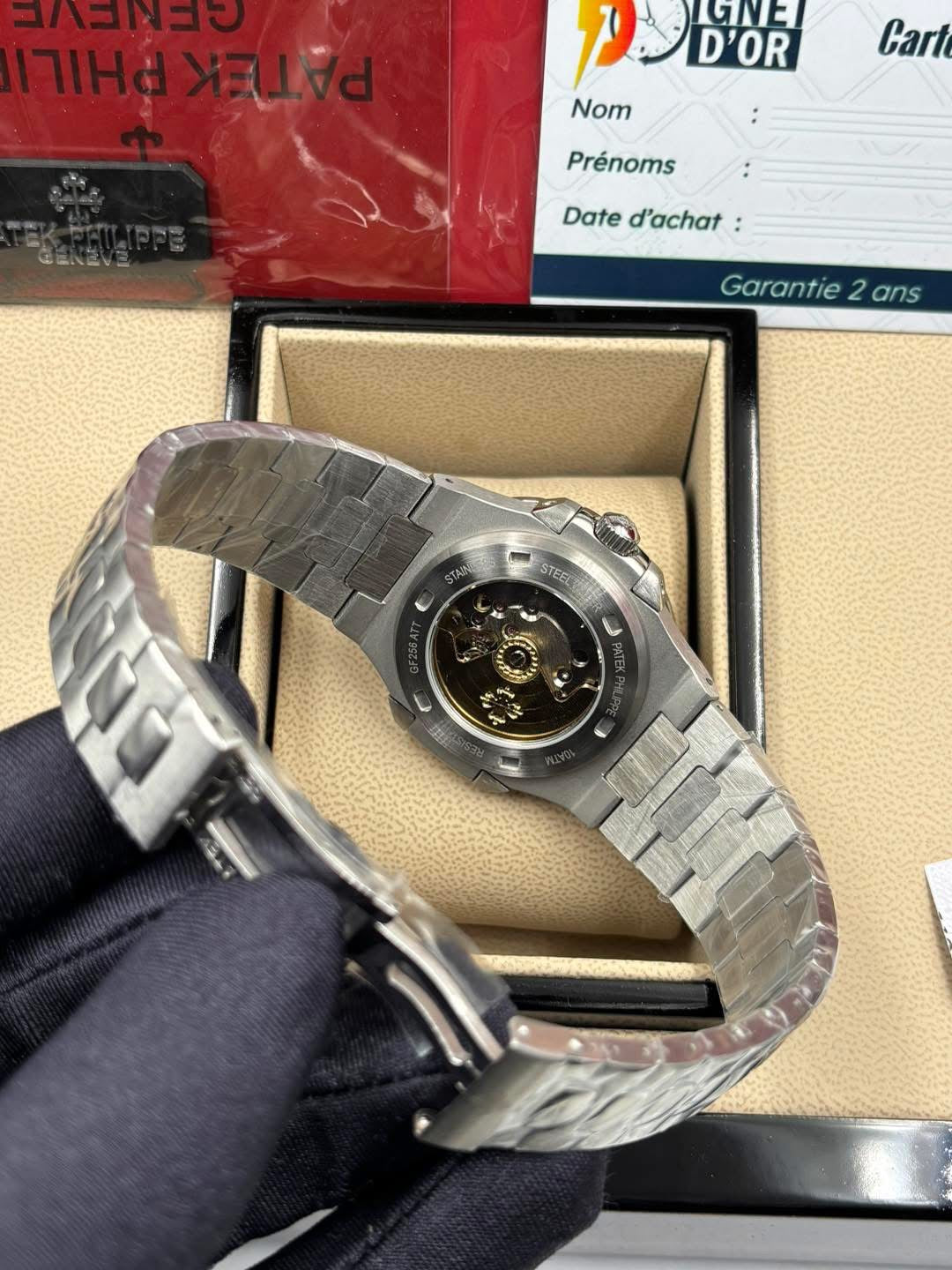 Patek Philippe Nautilus – Lunette Saphir Bleue