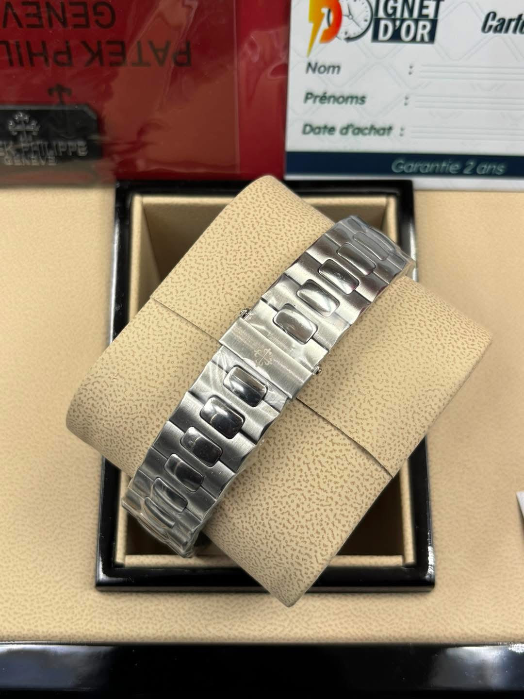 Patek Philippe Nautilus – Lunette Saphir Bleue