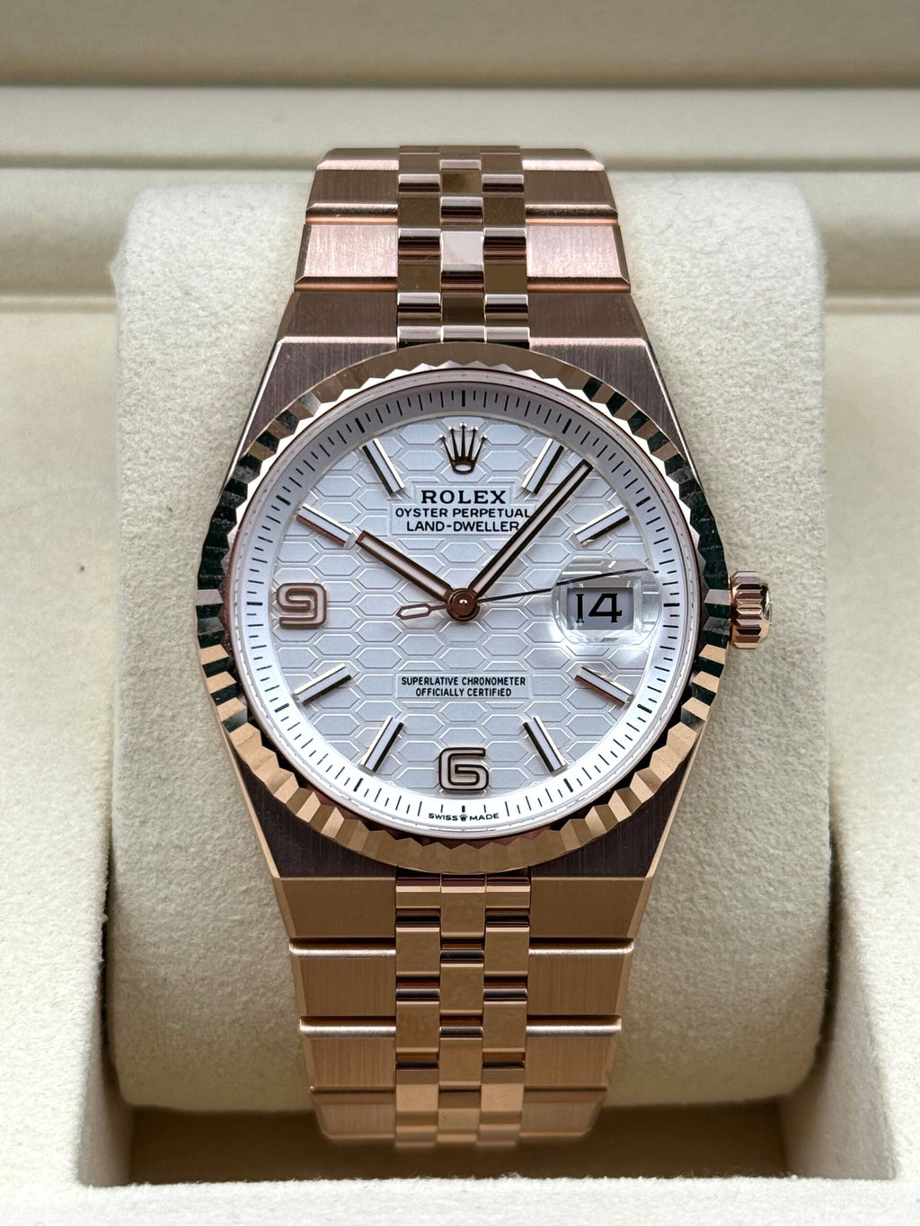 Montre automatique portant le nom Rolex – Élégance et style luxueux
