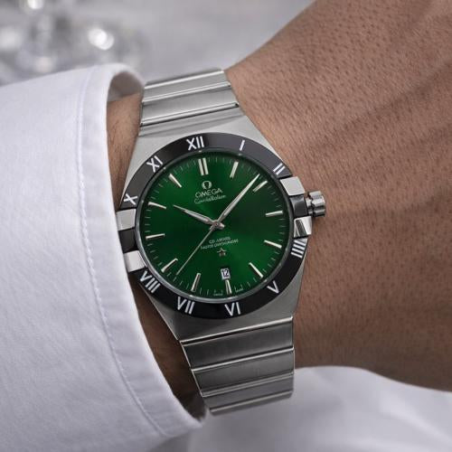 Montre automatique Oméga – Élégance, résistance et style
